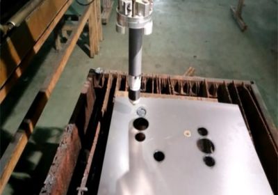 Стол са машином за плазму за гвоздене лимове сече металне материјале као што су гвожђе бакарне плоче од нехрђајућег челика