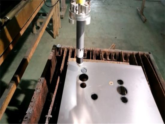 Стол са машином за плазму за гвоздене лимове сече металне материјале као што су гвожђе бакарне плоче од нехрђајућег челика